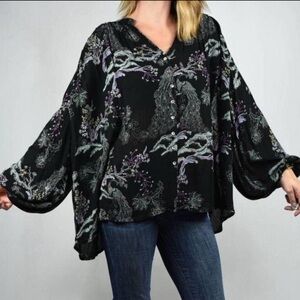 Free People Women’s Metallic Bloom Peacock Blouse Oversized
Sz XS